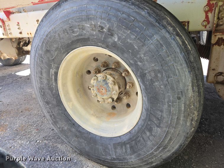 image for item YA1062 2001 Oshkosh S-Series ready mix truck