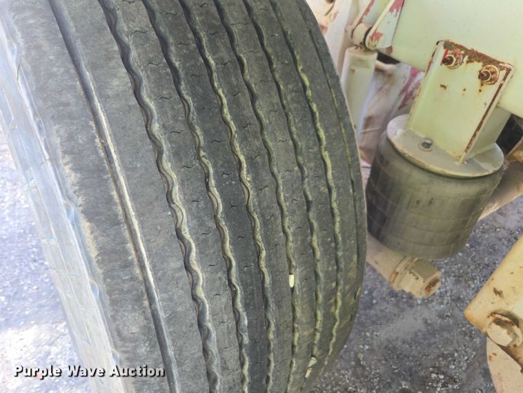 image for item YA1062 2001 Oshkosh S-Series ready mix truck