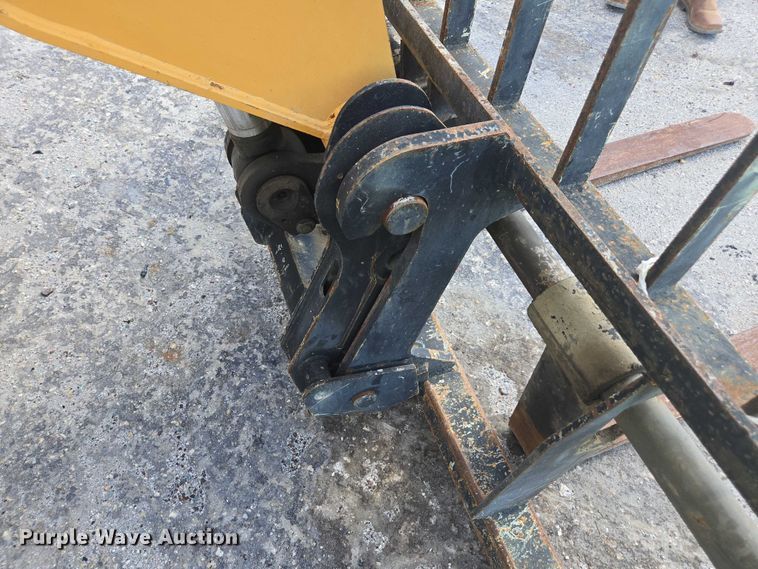 image for item YA1063 2005 Caterpillar TH580B telehandler