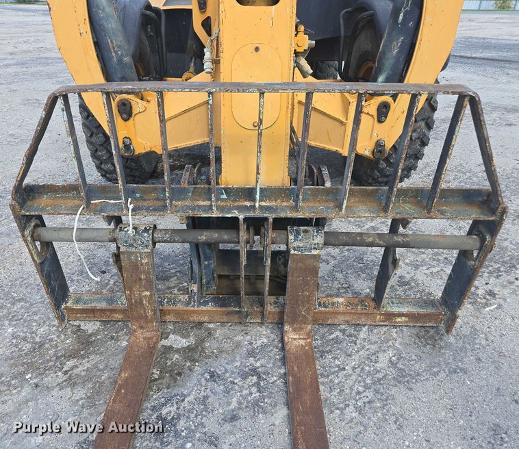 image for item YA1063 2005 Caterpillar TH580B telehandler