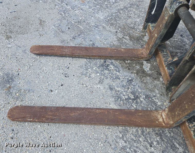 image for item YA1063 2005 Caterpillar TH580B telehandler