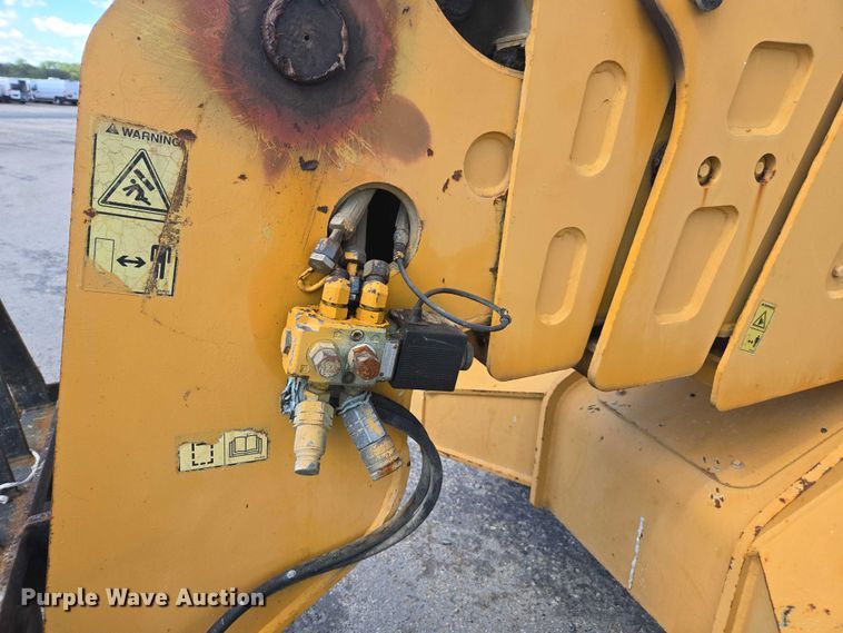 image for item YA1063 2005 Caterpillar TH580B telehandler