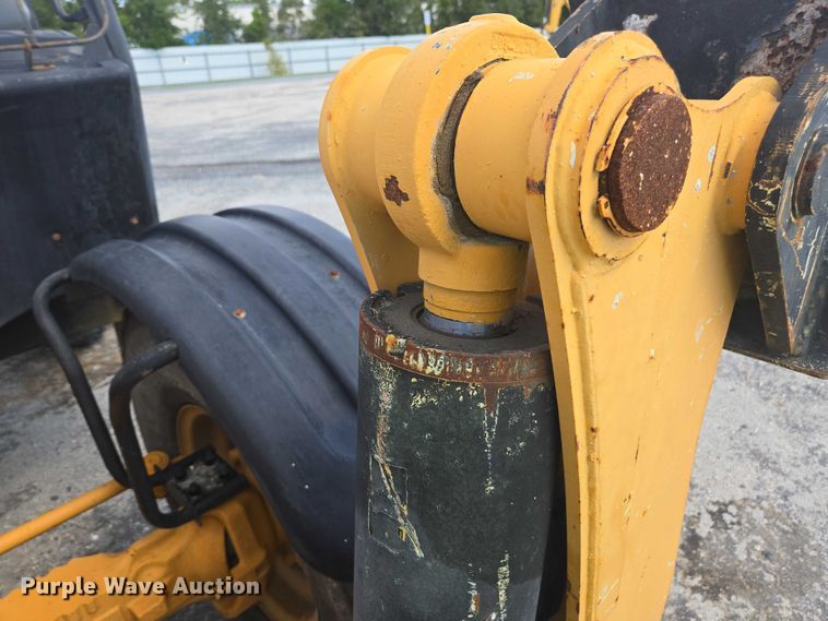 image for item YA1063 2005 Caterpillar TH580B telehandler