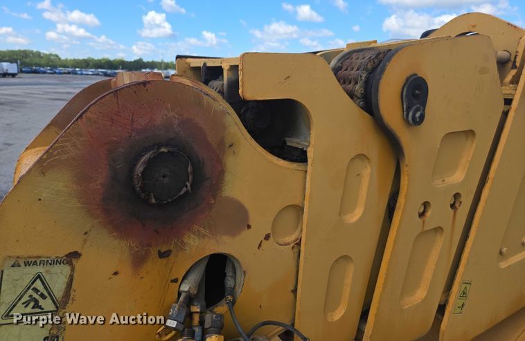 image for item YA1063 2005 Caterpillar TH580B telehandler