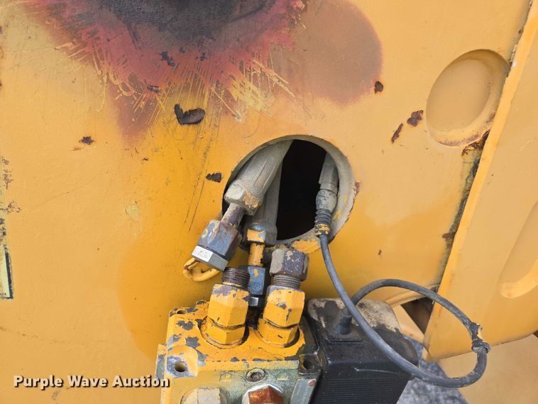 image for item YA1063 2005 Caterpillar TH580B telehandler