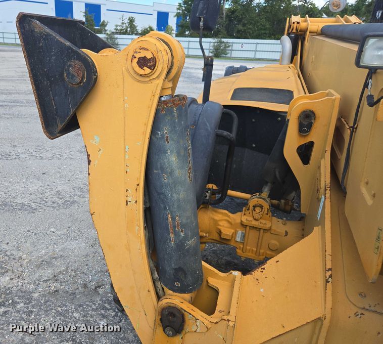 image for item YA1063 2005 Caterpillar TH580B telehandler
