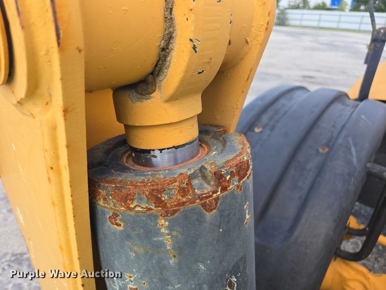 image for item YA1063 2005 Caterpillar TH580B telehandler