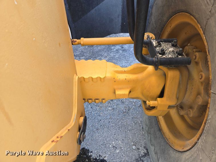 image for item YA1063 2005 Caterpillar TH580B telehandler
