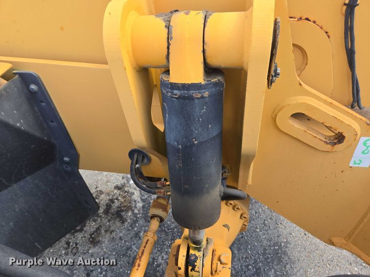 image for item YA1063 2005 Caterpillar TH580B telehandler