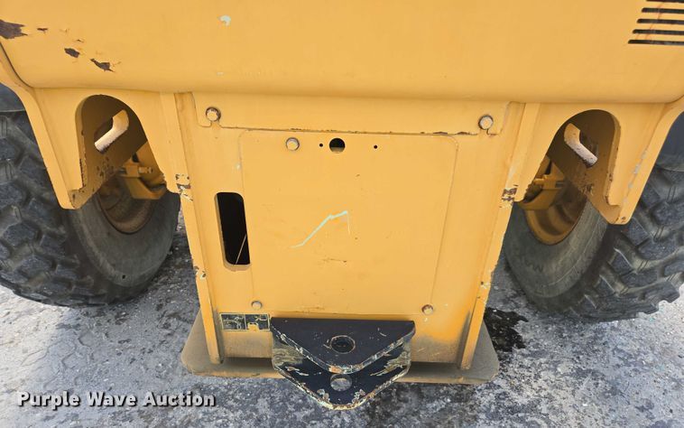 image for item YA1063 2005 Caterpillar TH580B telehandler