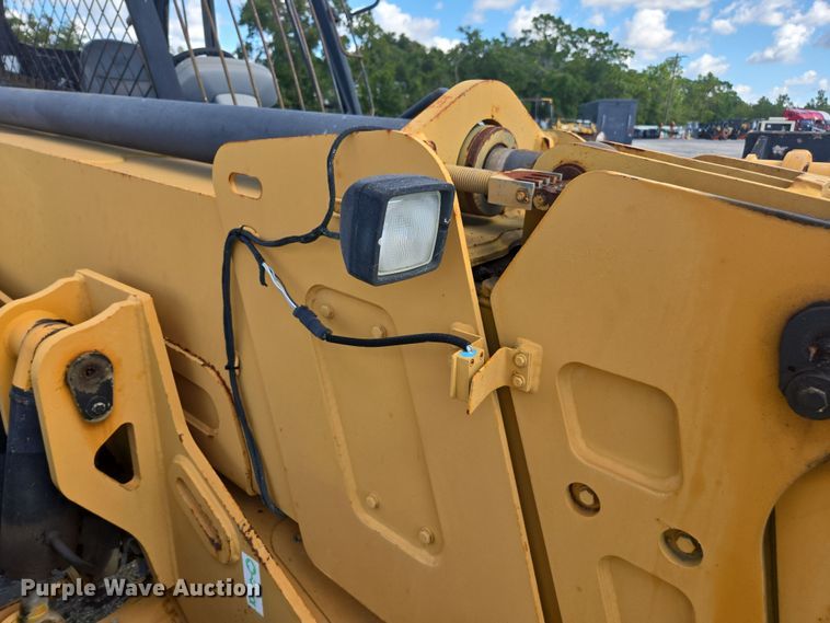 image for item YA1063 2005 Caterpillar TH580B telehandler