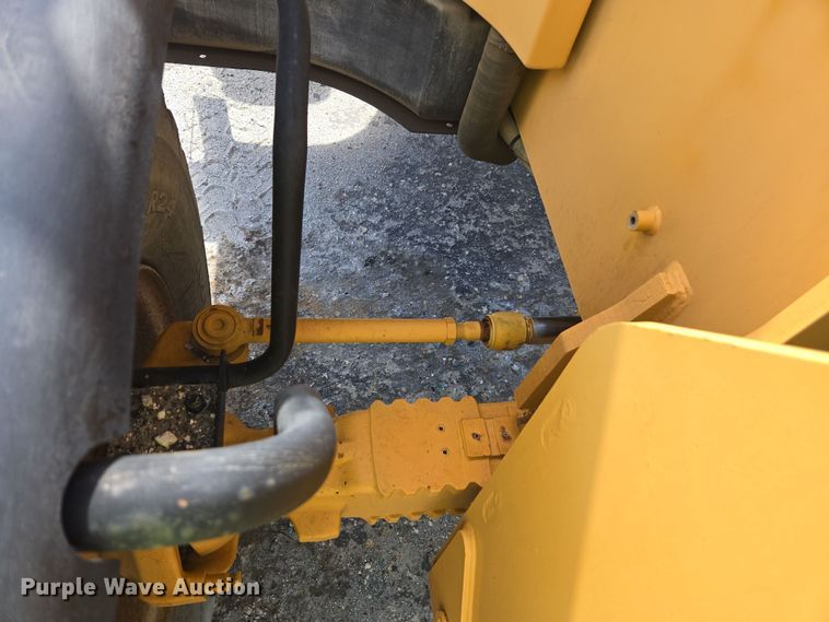 image for item YA1063 2005 Caterpillar TH580B telehandler