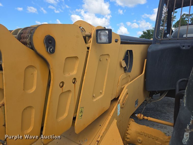 image for item YA1063 2005 Caterpillar TH580B telehandler