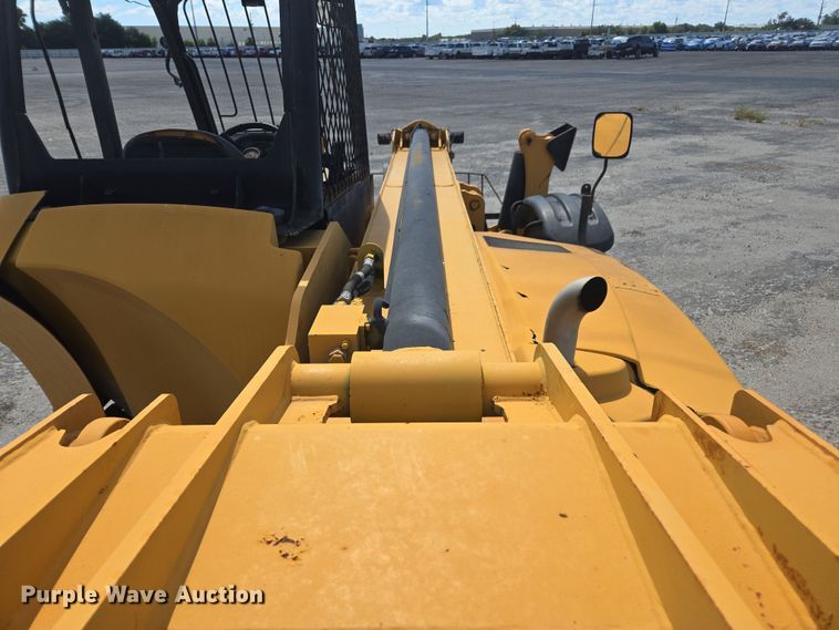 image for item YA1063 2005 Caterpillar TH580B telehandler