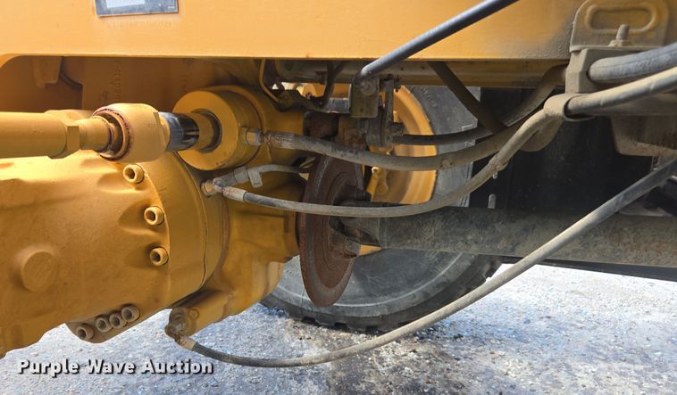 image for item YA1063 2005 Caterpillar TH580B telehandler