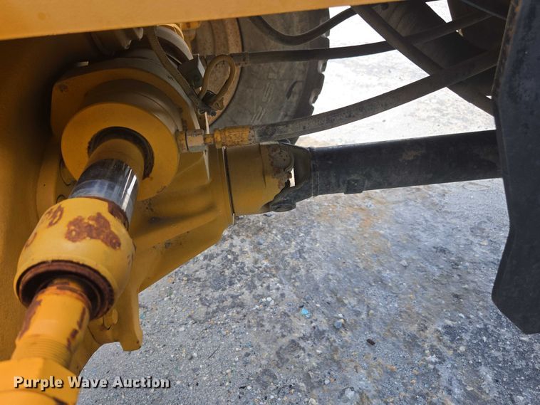 image for item YA1063 2005 Caterpillar TH580B telehandler