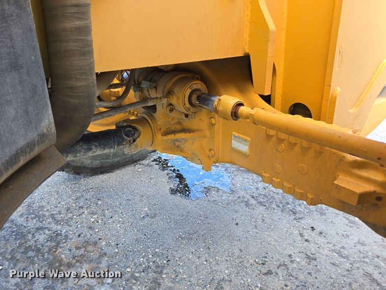 image for item YA1063 2005 Caterpillar TH580B telehandler