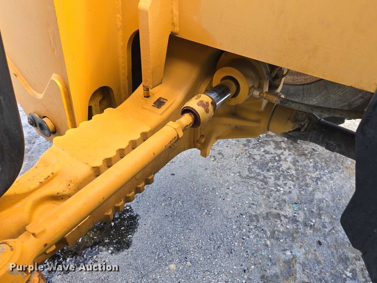 image for item YA1063 2005 Caterpillar TH580B telehandler