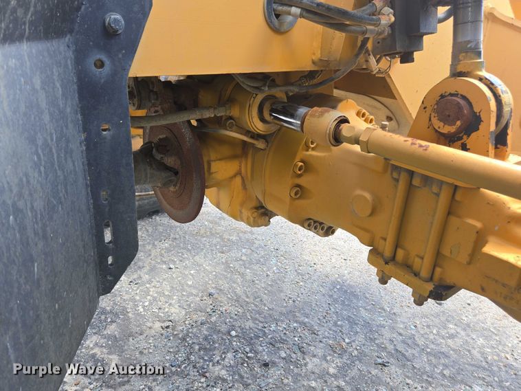 image for item YA1063 2005 Caterpillar TH580B telehandler