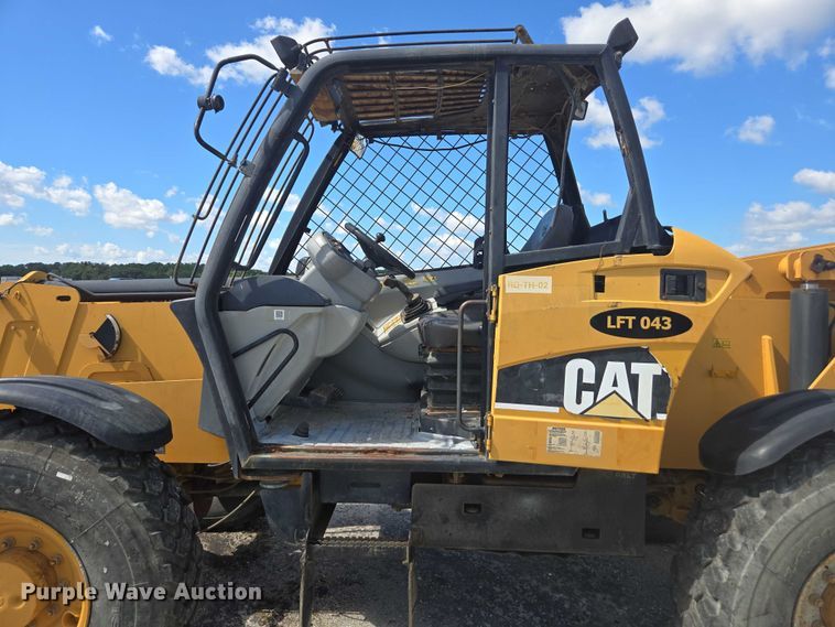 image for item YA1063 2005 Caterpillar TH580B telehandler
