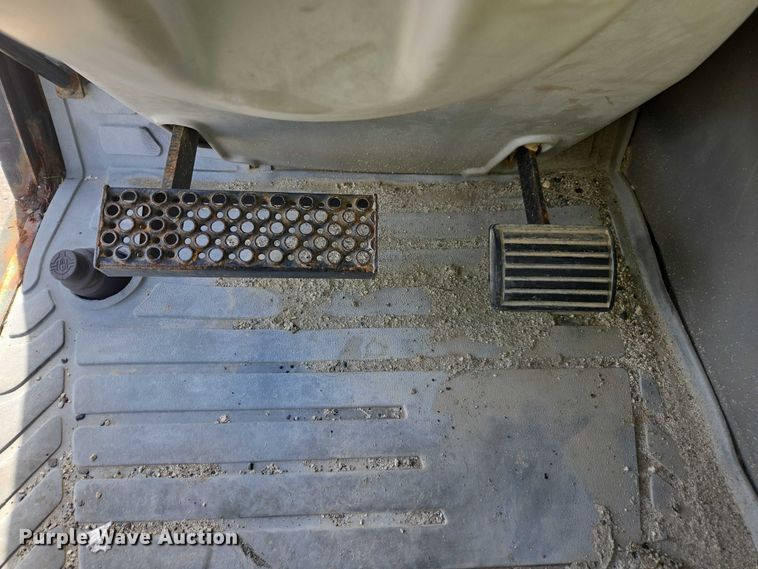 image for item YA1063 2005 Caterpillar TH580B telehandler