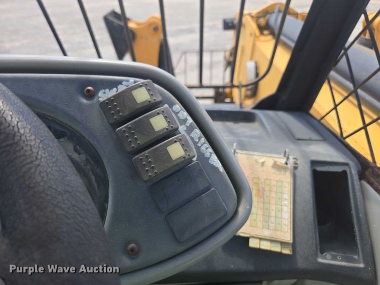 image for item YA1063 2005 Caterpillar TH580B telehandler