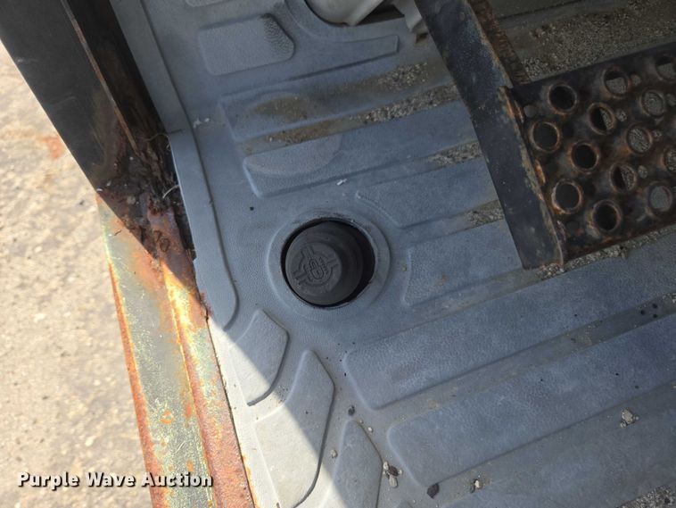 image for item YA1063 2005 Caterpillar TH580B telehandler