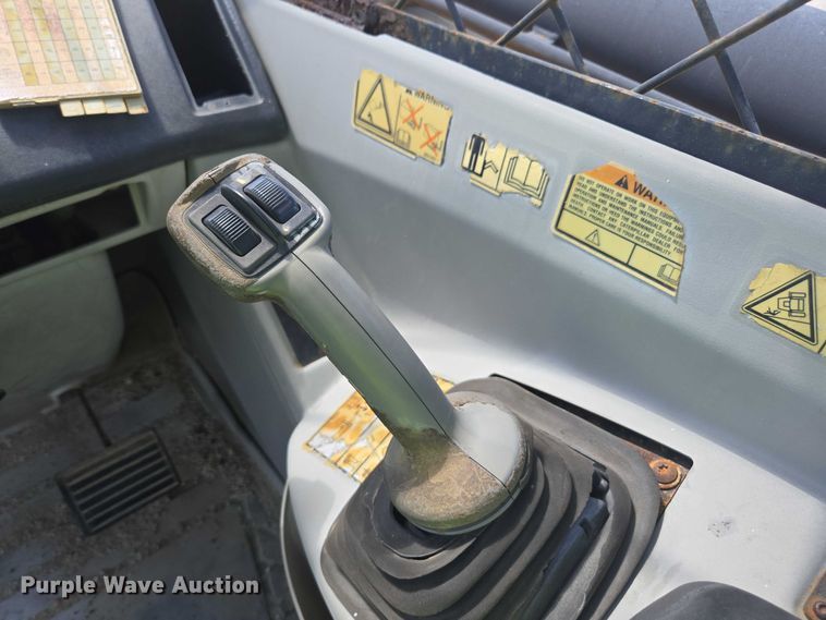 image for item YA1063 2005 Caterpillar TH580B telehandler