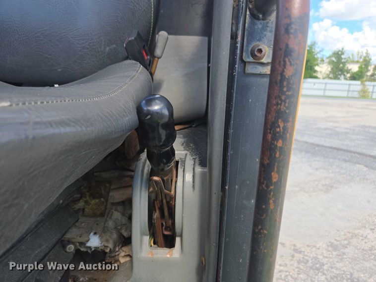 image for item YA1063 2005 Caterpillar TH580B telehandler