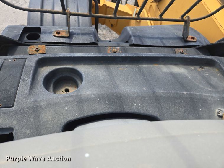 image for item YA1063 2005 Caterpillar TH580B telehandler