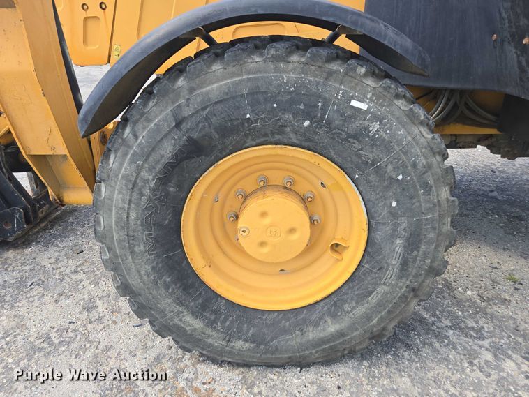 image for item YA1063 2005 Caterpillar TH580B telehandler