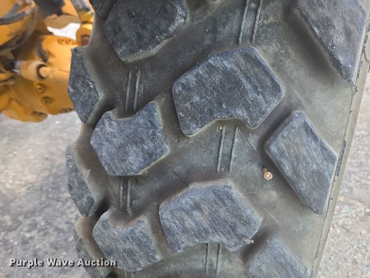 image for item YA1063 2005 Caterpillar TH580B telehandler