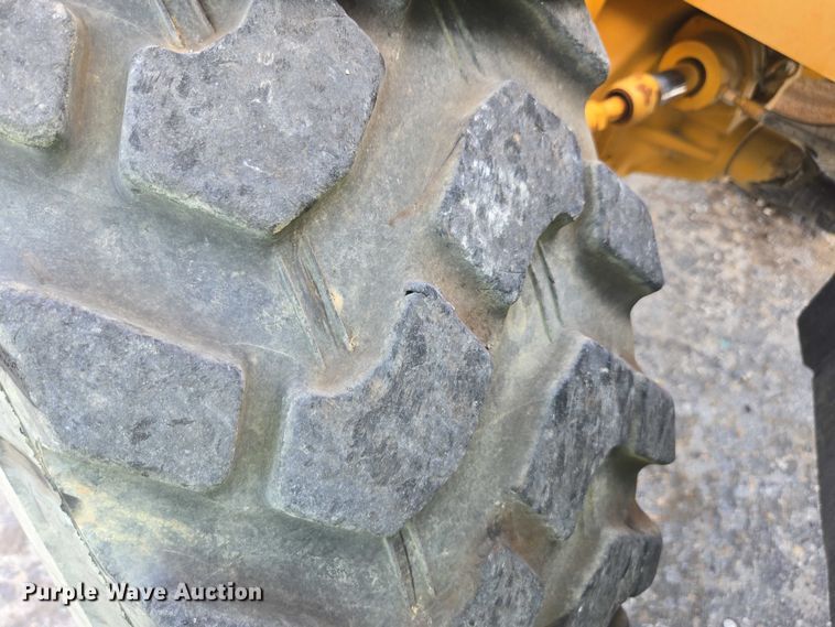 image for item YA1063 2005 Caterpillar TH580B telehandler