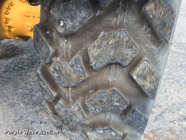 image for item YA1063 2005 Caterpillar TH580B telehandler