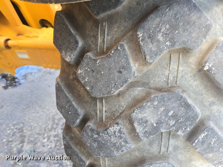 image for item YA1063 2005 Caterpillar TH580B telehandler