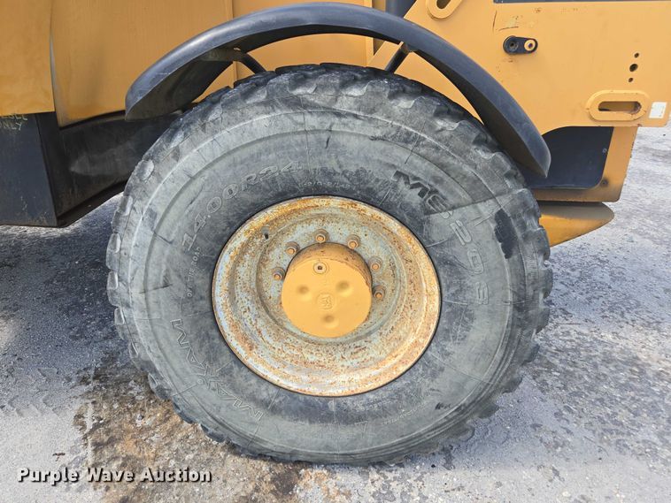 image for item YA1063 2005 Caterpillar TH580B telehandler