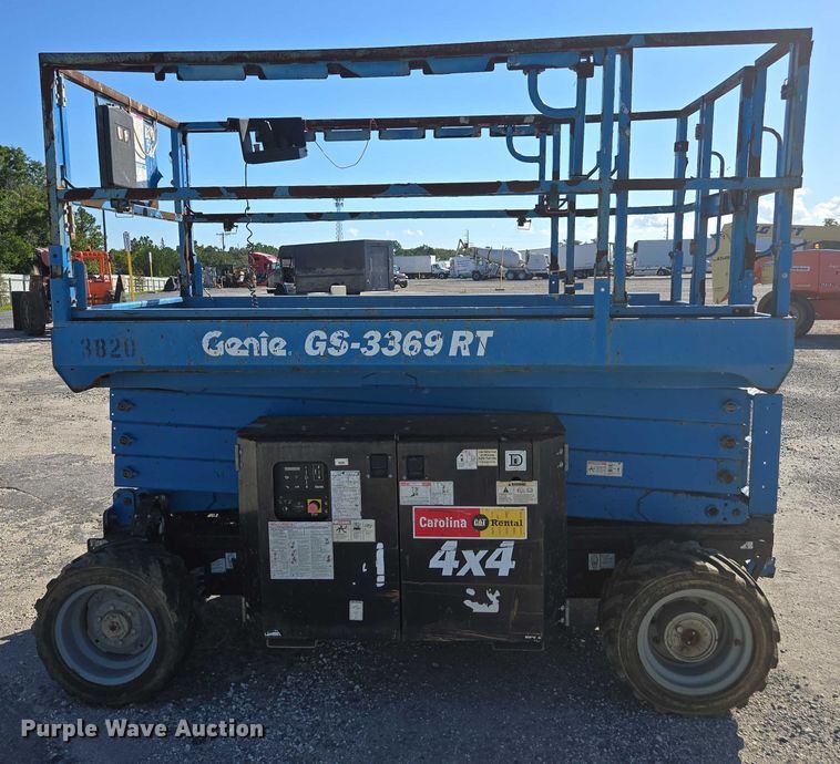 image for item YA1068 2014 Genie GS-3369 RT scissor lift