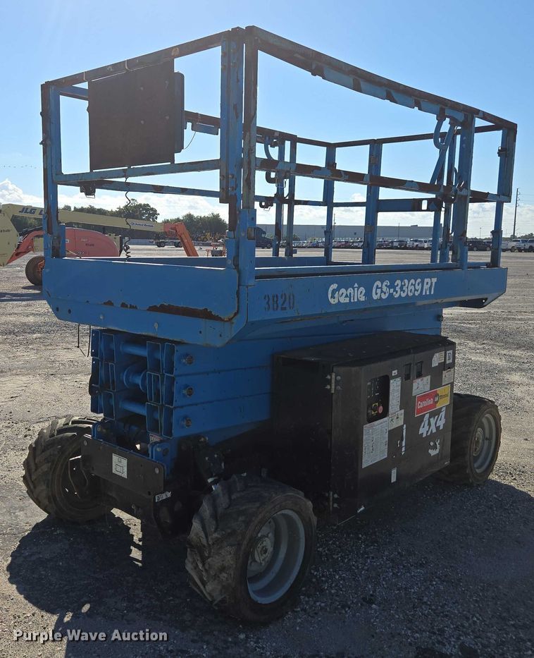 image for item YA1068 2014 Genie GS-3369 RT scissor lift
