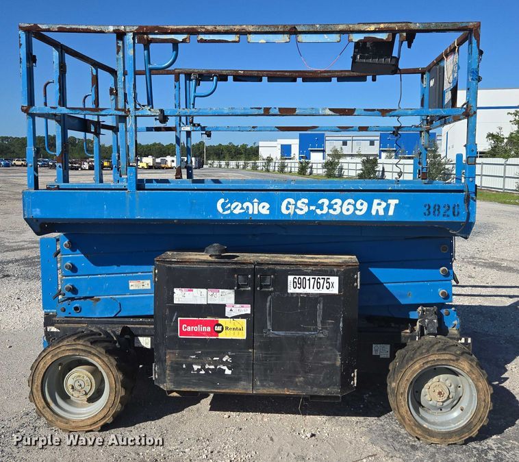 image for item YA1068 2014 Genie GS-3369 RT scissor lift