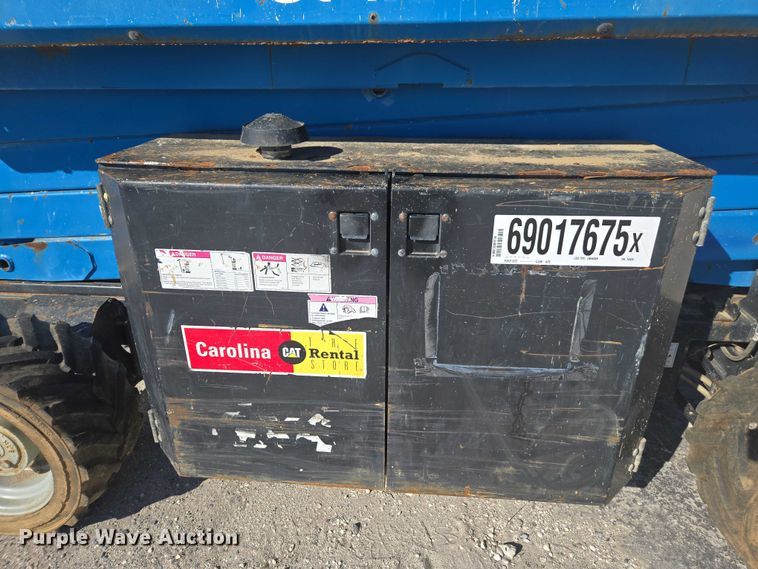 image for item YA1068 2014 Genie GS-3369 RT scissor lift