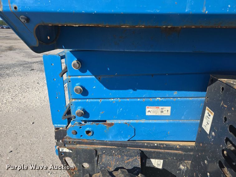 image for item YA1068 2014 Genie GS-3369 RT scissor lift