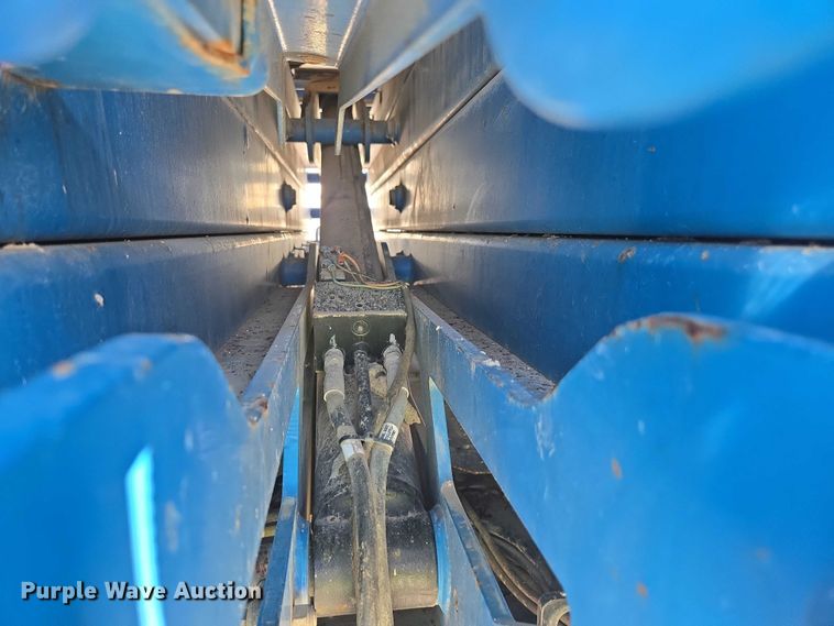 image for item YA1068 2014 Genie GS-3369 RT scissor lift