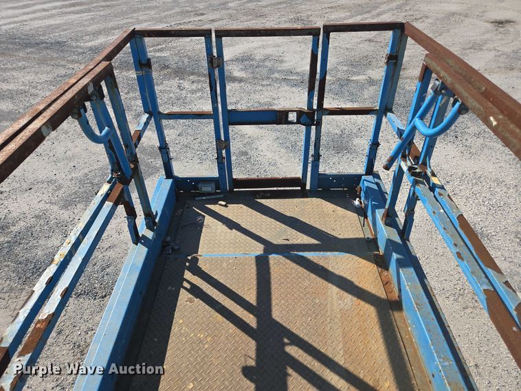 image for item YA1068 2014 Genie GS-3369 RT scissor lift