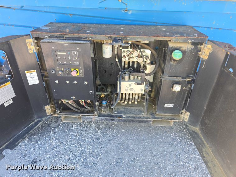 image for item YA1068 2014 Genie GS-3369 RT scissor lift