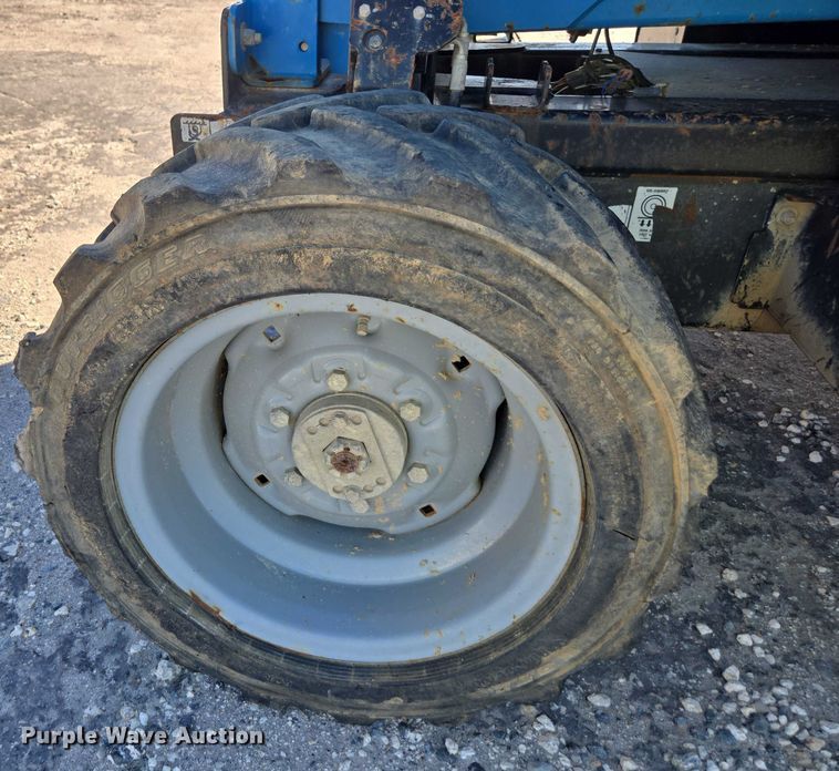 image for item YA1068 2014 Genie GS-3369 RT scissor lift