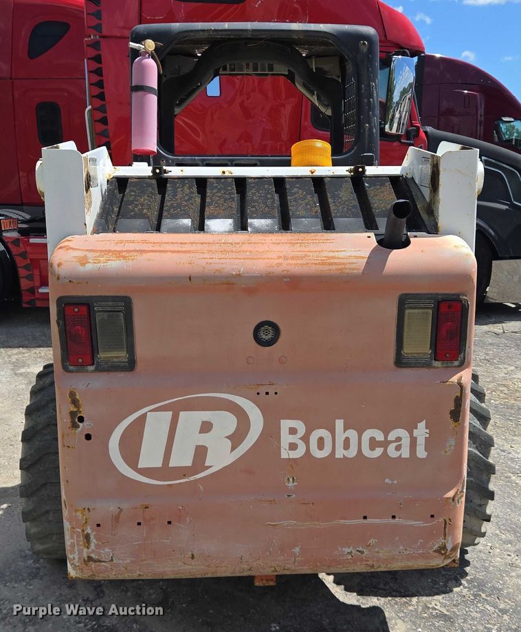 image for item YA1069 2002 Bobcat 763 skid steer loader