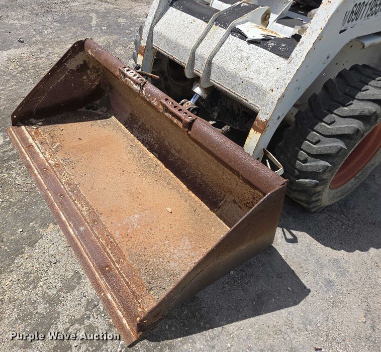image for item YA1069 2002 Bobcat 763 skid steer loader