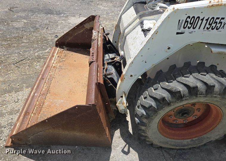 image for item YA1069 2002 Bobcat 763 skid steer loader