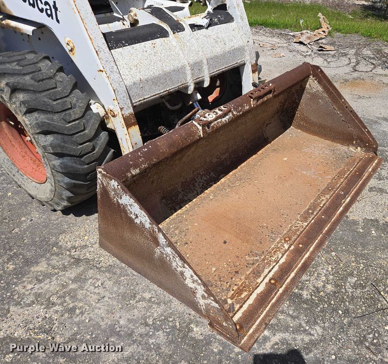 image for item YA1069 2002 Bobcat 763 skid steer loader