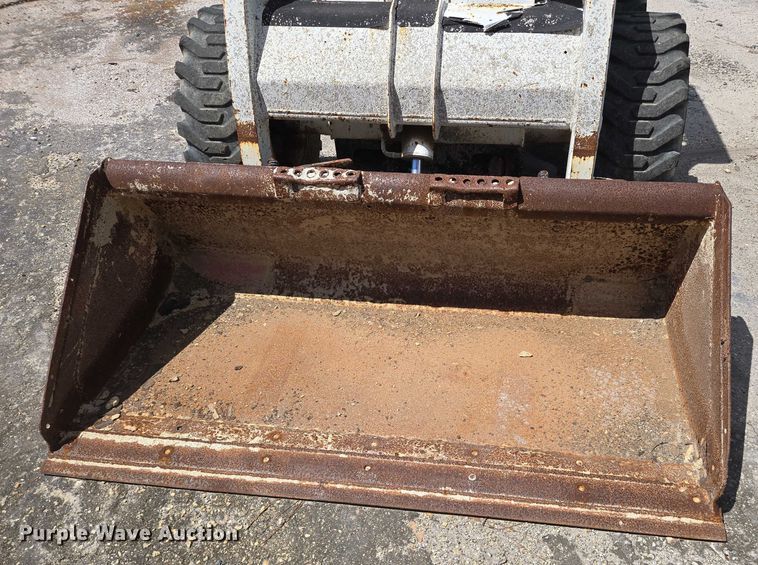 image for item YA1069 2002 Bobcat 763 skid steer loader